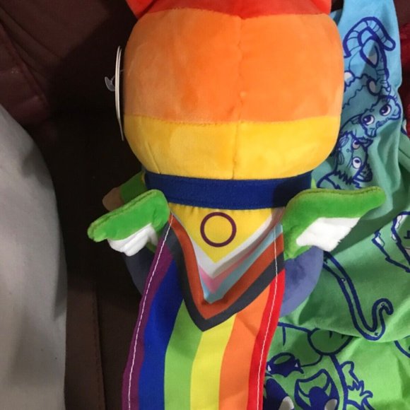 Authentic Wizard101 Rainbow Pride Piggle Plush Makeship- Rare- 992 Made- NWT - Picture 3 of 6